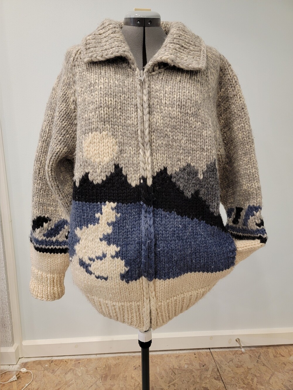 Vintage Longhouse Hand Knit Wool Cowichan Sweater Canadian Large Moon